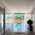 Estudio Borinquen Near The With Pool 아파트 아데제